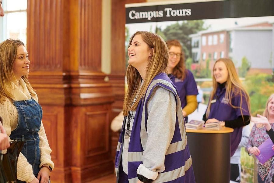campus tour guide job